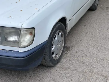 Mercedes-Benz E 200 1992 годаүшін1 100 000 тг. в Караганда – фото 3