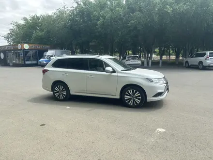 Mitsubishi Outlander 2022 года за 12 900 000 тг. в Атырау – фото 2