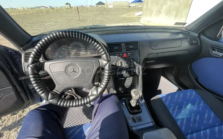 Mercedes-Benz C 180 1998 годаfor1 000 000 тг. в Атырау