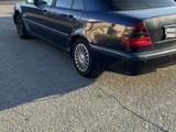 Mercedes-Benz C 180 1998 годаүшін900 000 тг. в Атырау – фото 4