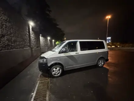 Volkswagen Caravelle 2009 года за 9 900 000 тг. в Алматы