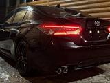 Toyota Camry 2022 года за 19 500 000 тг. в Алматы – фото 4