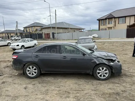 Toyota Camry 2010 года за 2 500 000 тг. в Атырау – фото 3