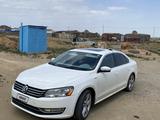 Volkswagen Passat 2013 года за 4 400 000 тг. в Атырау – фото 2