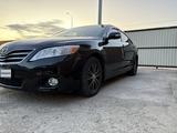 Toyota Camry 2010 года за 5 800 000 тг. в Атырау – фото 2