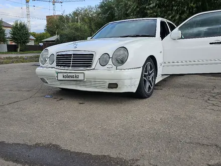 Mercedes-Benz E 320 1997 года за 2 650 000 тг. в Петропавловск