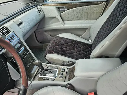 Mercedes-Benz E 320 1997 года за 2 650 000 тг. в Петропавловск – фото 23