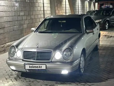 Mercedes-Benz E 280 1999 года за 3 600 000 тг. в Алматы