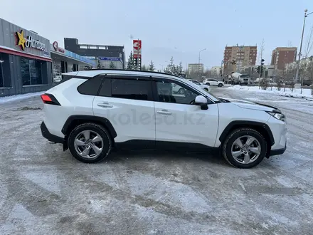 Toyota RAV4 2020 года за 19 400 000 тг. в Астана – фото 3