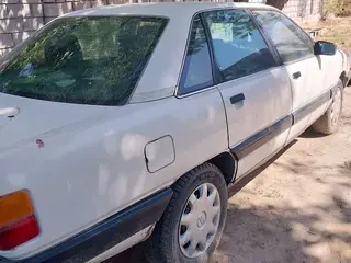 Audi 100