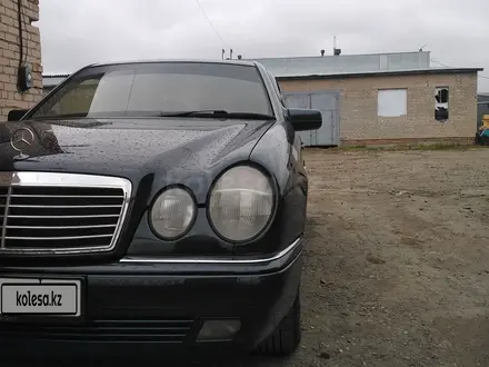 Mercedes-Benz E 230 1997 года за 4 000 000 тг. в Петропавловск – фото 9