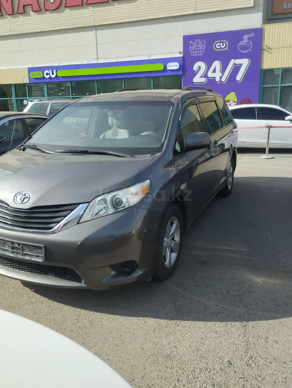 Toyota Sienna, 2012