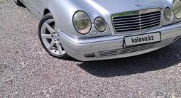Mercedes-Benz E 55 AMG 1997 годаfor5 200 000 тг. в Шымкент