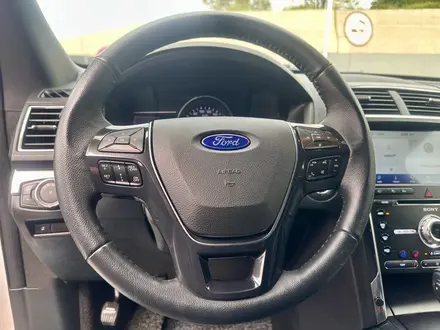 Ford Explorer 2018 года за 14 400 000 тг. в Алматы – фото 13