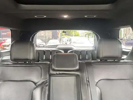 Ford Explorer 2018 года за 14 400 000 тг. в Алматы – фото 19