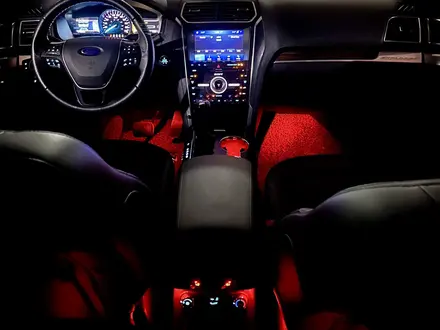 Ford Explorer 2018 года за 14 400 000 тг. в Алматы – фото 40