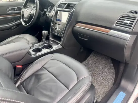 Ford Explorer 2018 года за 14 400 000 тг. в Алматы – фото 8