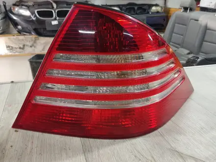 ЗАДНИЙ ФОНАРЬ ФОНАРИ W204 W209 W638 W639 за 40 000 тг. в Астана – фото 2