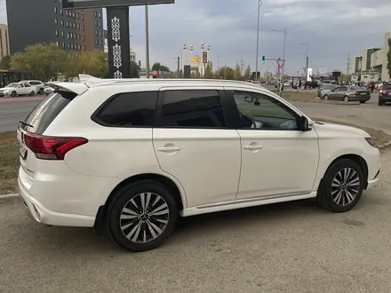 Mitsubishi Outlander 2022 года за 12 400 000 тг. в Актобе – фото 7