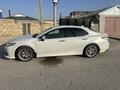 Toyota Camry 2019 года за 15 000 000 тг. в Жанаозен – фото 2