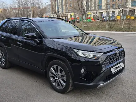 Toyota RAV4 2019 года за 14 700 000 тг. в Караганда