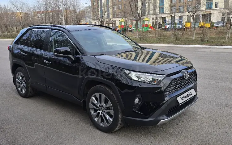 Toyota RAV4 2019 года за 14 700 000 тг. в Караганда