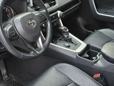 Toyota RAV4 2019 года за 14 700 000 тг. в Караганда – фото 3