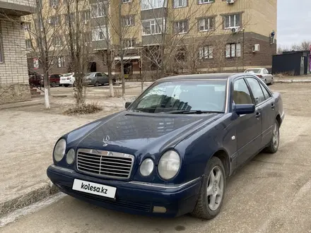 Mercedes-Benz E 230 1997 года за 2 500 000 тг. в Актобе