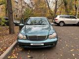 Mercedes-Benz C 200 2002 года за 2 700 000 тг. в Алматы