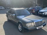 Mercedes-Benz E 200 1992 года за 2 200 000 тг. в Астана – фото 2