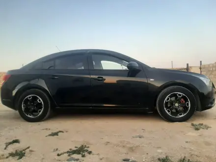 Chevrolet Cruze 2012 года за 1 900 000 тг. в Актау – фото 2
