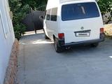 Volkswagen Transporter 2002 года за 4 100 000 тг. в Урджар – фото 2