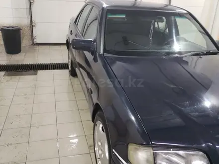 Mercedes-Benz C 200 1994 года за 2 200 000 тг. в Семей – фото 3