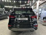 Hyundai Santa Fe 2017 годаүшін10 800 000 тг. в Алматы – фото 5