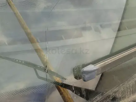Ремонт скол на лобовом стекле на выезд! в Алматы – фото 76