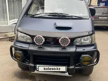 Mitsubishi Delica, 1995