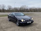 Mercedes-Benz E 320 1997 года за 2 650 000 тг. в Караганда – фото 3