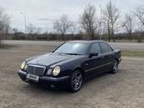 Mercedes-Benz E 320 1997 года за 2 650 000 тг. в Караганда – фото 2