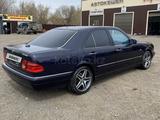 Mercedes-Benz E 320 1997 года за 2 650 000 тг. в Караганда – фото 4