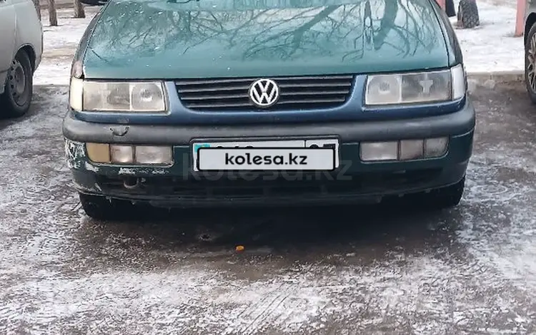 Volkswagen Passat 1995 годаfor1 000 000 тг. в Уральск