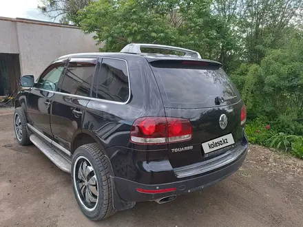 Volkswagen Touareg 2007 года за 5 500 000 тг. в Уральск – фото 2