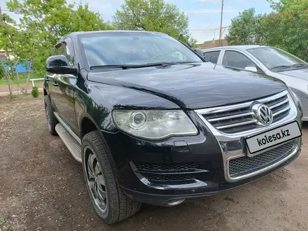 Volkswagen Touareg 2007 года за 5 500 000 тг. в Уральск – фото 3