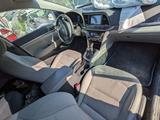 Hyundai Elantra 2018 года за 400 004 тг. в Атырау – фото 3