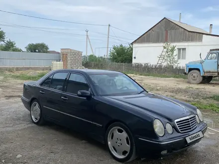 Mercedes-Benz E 320 1999 года за 5 000 000 тг. в Кызылорда – фото 2