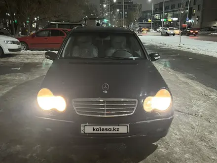 Mercedes-Benz C 180 2004 года за 3 300 000 тг. в Астана – фото 3