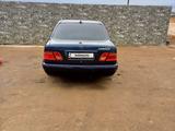 Mercedes-Benz E 230 1998 года за 3 100 000 тг. в Уральск – фото 4