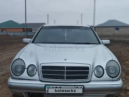 Mercedes-Benz E 200 1997 года за 2 800 000 тг. в Атырау – фото 6