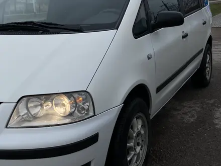 Volkswagen Sharan 2000 года за 2 900 000 тг. в Шымкент – фото 27