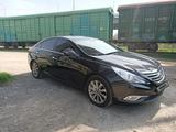 Hyundai Sonata 2013 годаүшін7 000 000 тг. в Астана – фото 2