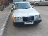 Mercedes-Benz E 220 1993 года за 2 100 000 тг. в Астана – фото 2